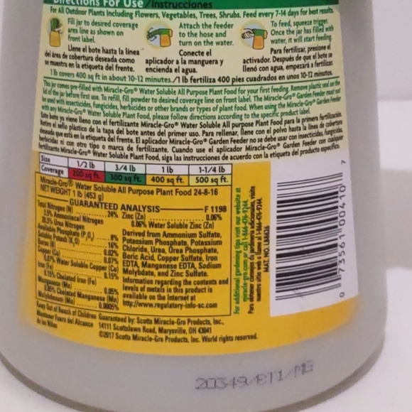 Miracle-Gro Garden Feeder with Water Soluble All Purpose Plant Food 1 lb. - Picture 5 of 8